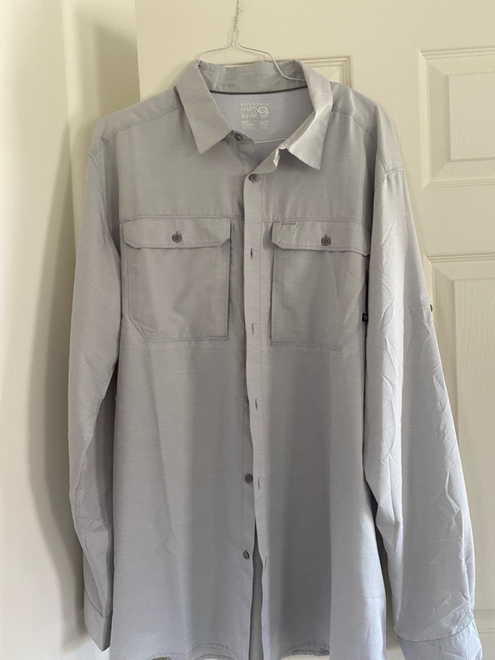 Mountain Hardwear Men's Mesh Performance Shirt in Light Gray